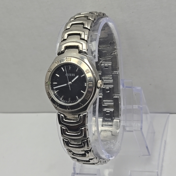 Womens Guess Watch G75467L Silver Tone 25mm Round Date Dial New Battery - Picture 2 of 10